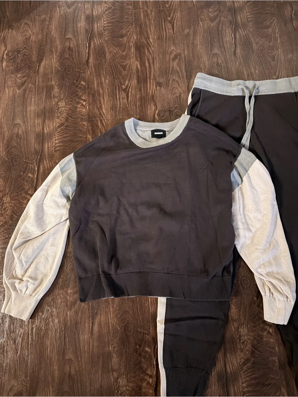 Monrow Set- Color Block Sweatsuit - Picture 3 of 5